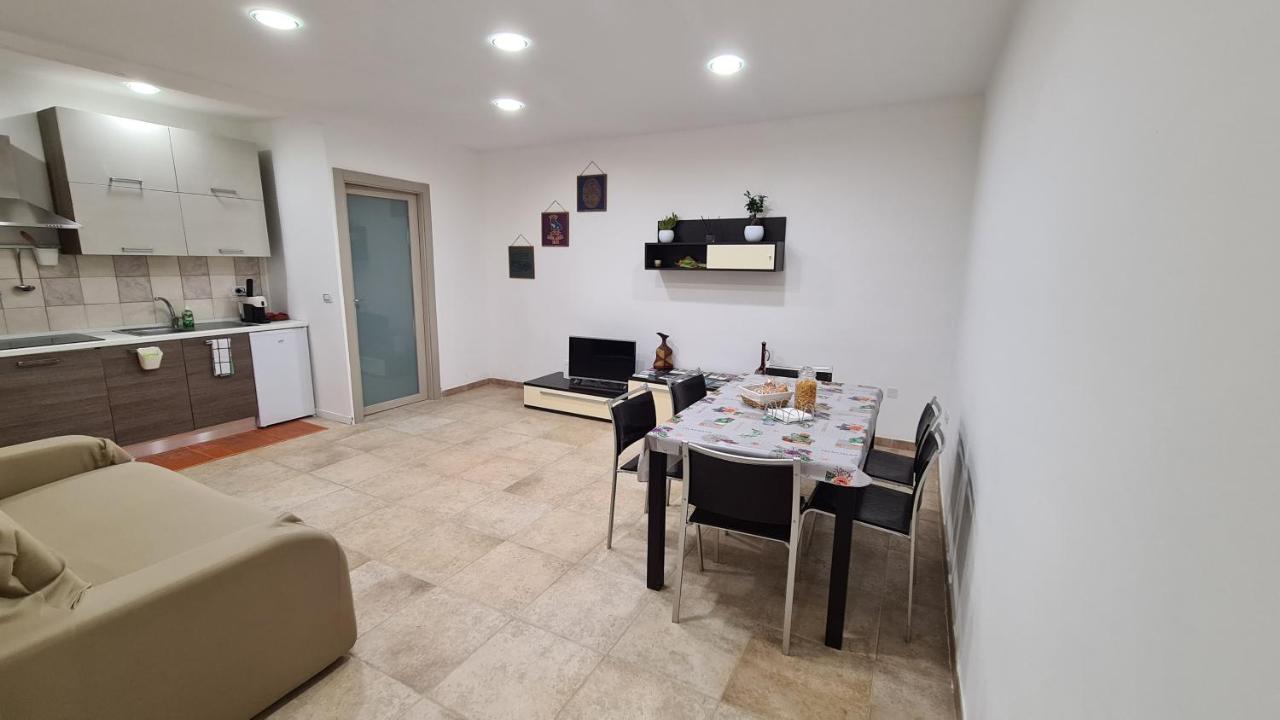 Sedici Scalini Villa Tarente Buitenkant foto